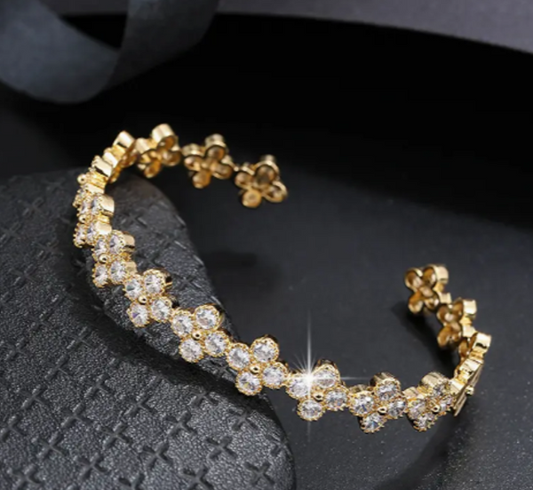 Cali Clover Cuff